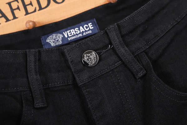 ブランドジーンズ着用イメージ